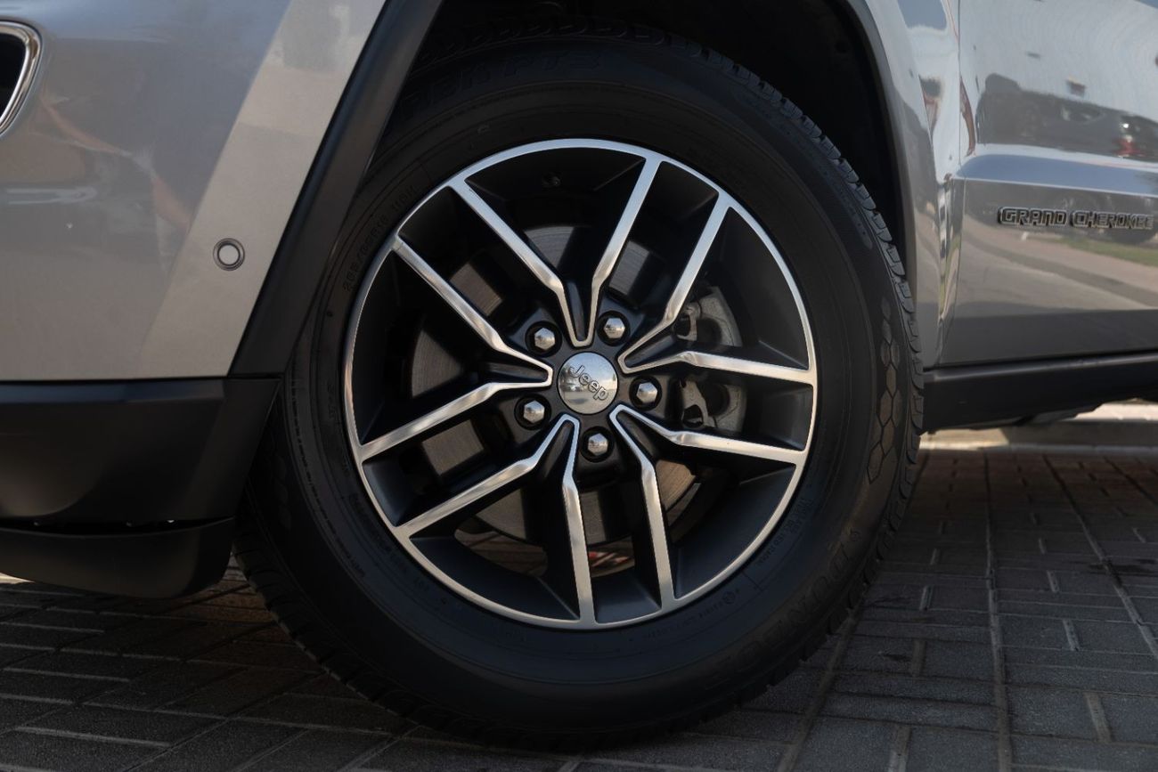 Jeep Grand Cherokee Limited 3.6L Jeep Grand Cherokee Limited 2018 GCC under Warranty with Flexible Down-Payment.