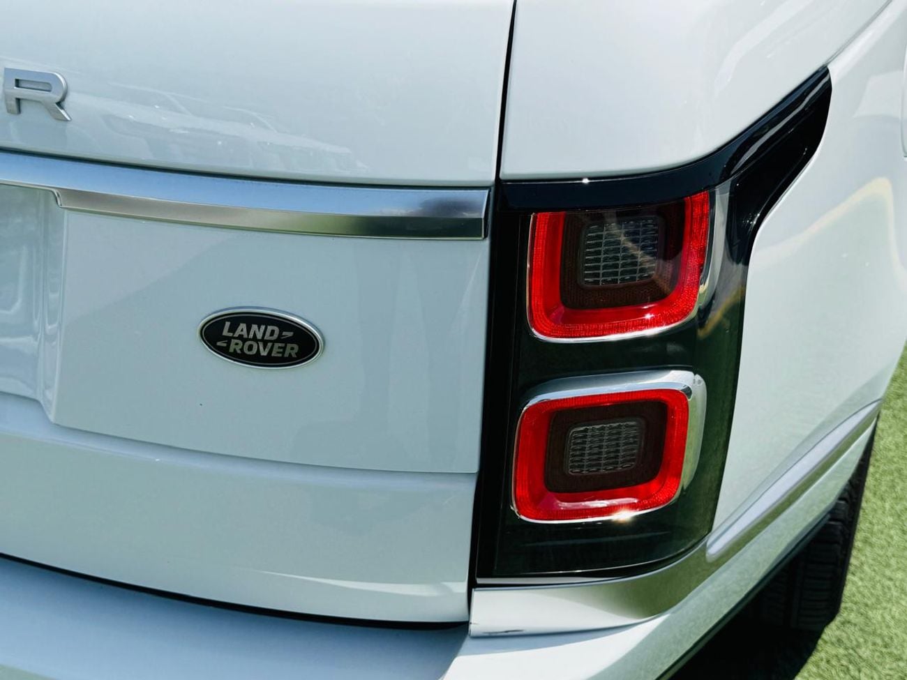 Land Rover Range Rover Range Rover Autobiography 5.0L Supercharged V8 engine producing 525-565 horsepower