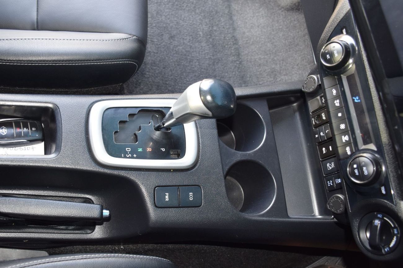 Toyota Hilux 4X4 (2.8L) DIESEL RIGHT HAND