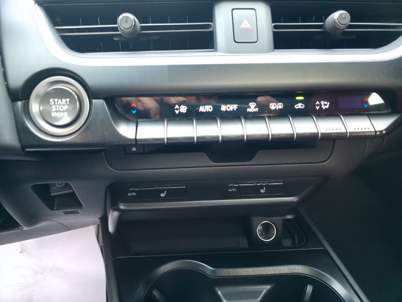 لكزس UX 200 F Sport Platinum 2.0L (169 HP)