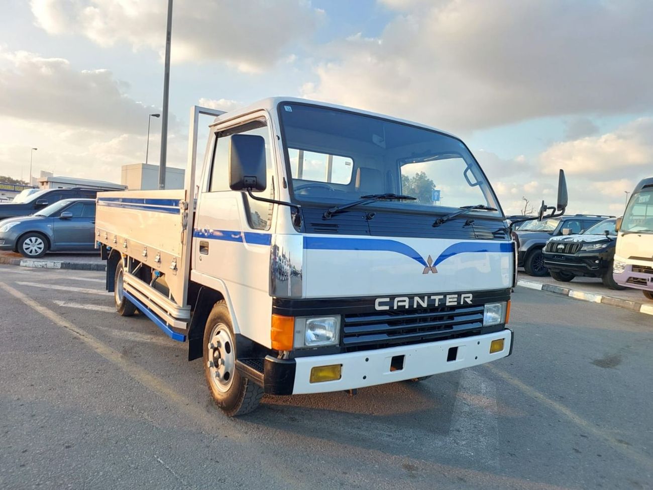 ميتسوبيشي فوسو كانتير MITSUBISHI CANTER TRUCK RHD 1989 MODEL 4.2 L DIESEL MANUAL(PM22881)