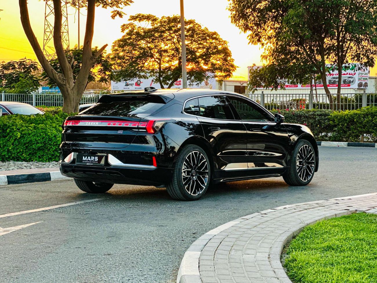Zeekr 001 2024 Used Zeekr 01 Flagship AWD / Range (580 Km) / 544 Hp / Law Mileage (10,000 Km) / Gcc Warranty