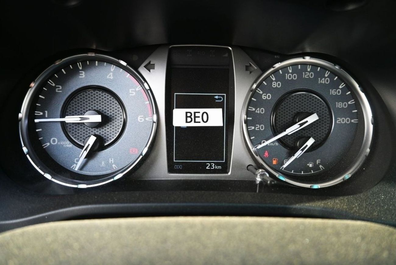 تويوتا هيلوكس تويوتا هايلكس 2024 2.4L 4x2 ديزل