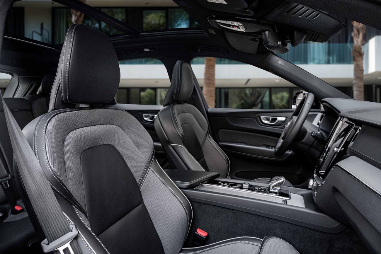 فولفو XC 60 B5 Ultimate Dark XC60 B5 Ultimate Dark | 2,350 P.M | 0% Downpayment | 2028 WARRANTY!