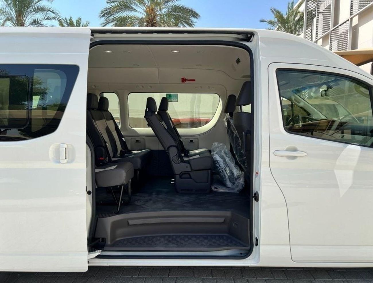 تويوتا هاياس 2026 Toyota Hiace GL 13-Seater High-Roof High-Option 3.5L V6 Petrol A/T RWD Export Only