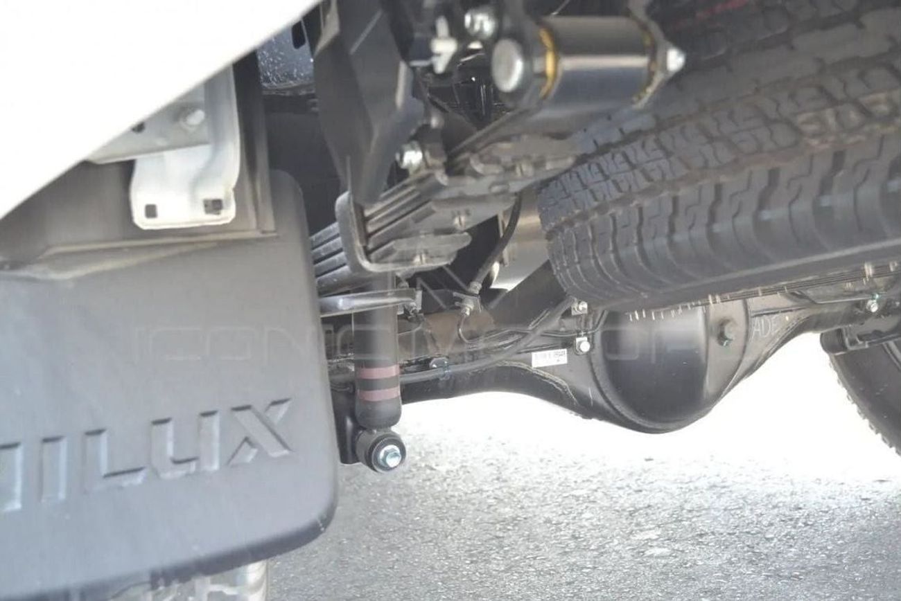 تويوتا هيلوكس 2025 TOYOTA HILUX 2.7L PETROL MANUAL 4X4 SR5