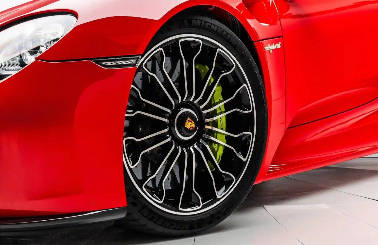 Porsche 918 Spyder 4.6L V8 N/A engine + emotor