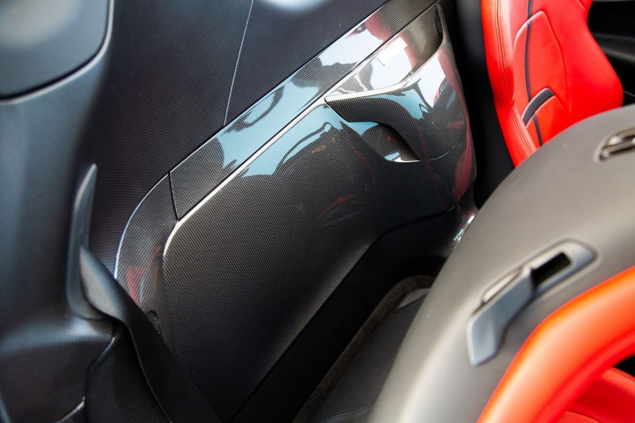 فيراري SF90 ستراديل ASSETTO FIORANO