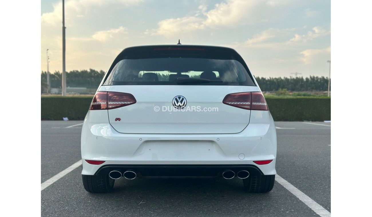 فولكس واجن جولف موديل 2016 خليجي حاله ممتازه جدا من الداخل والخارج فل مواصفات كراسي جلد ومثبت سرعه وتحكم كهربي وبانو