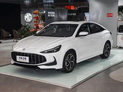 أم جي 5 MG 5  luxury 1.5 129HP AUTOMATIC 2025