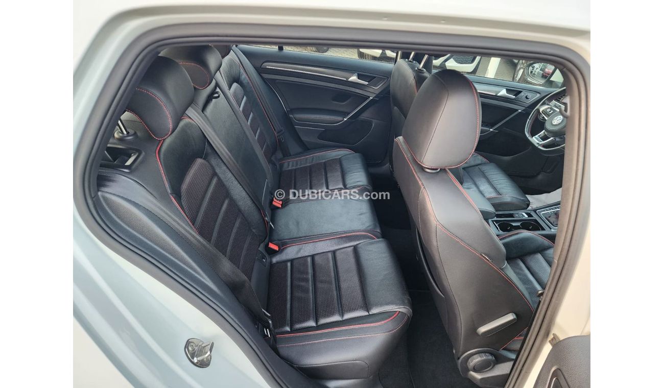 Volkswagen Golf Volkswagen Golf GTI P1 _Gcc_2018_Excellent_Condition _Full option
