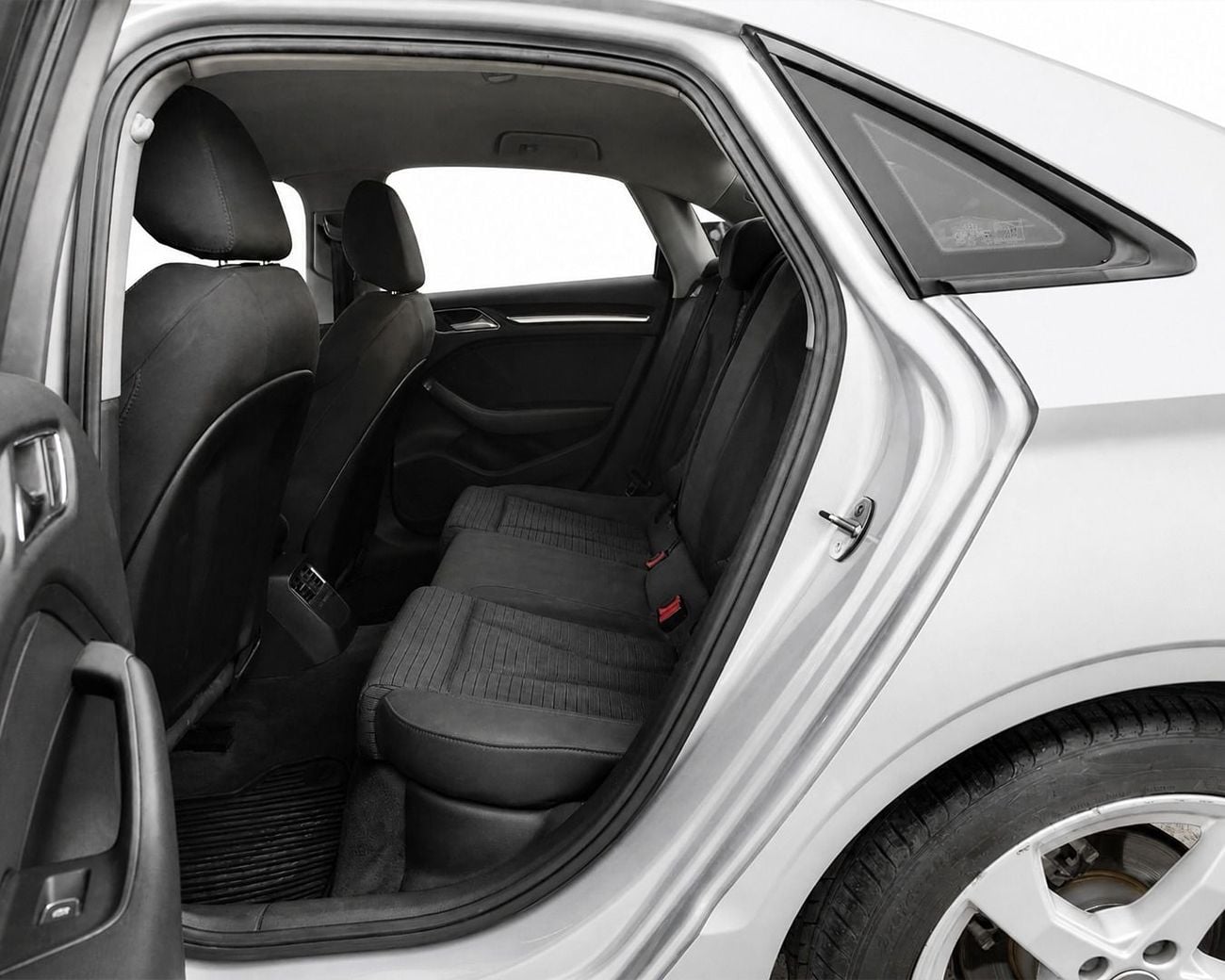 Audi A3 30 TFSI l GCC Specs | 2 Keys | AED 587 / Monthly