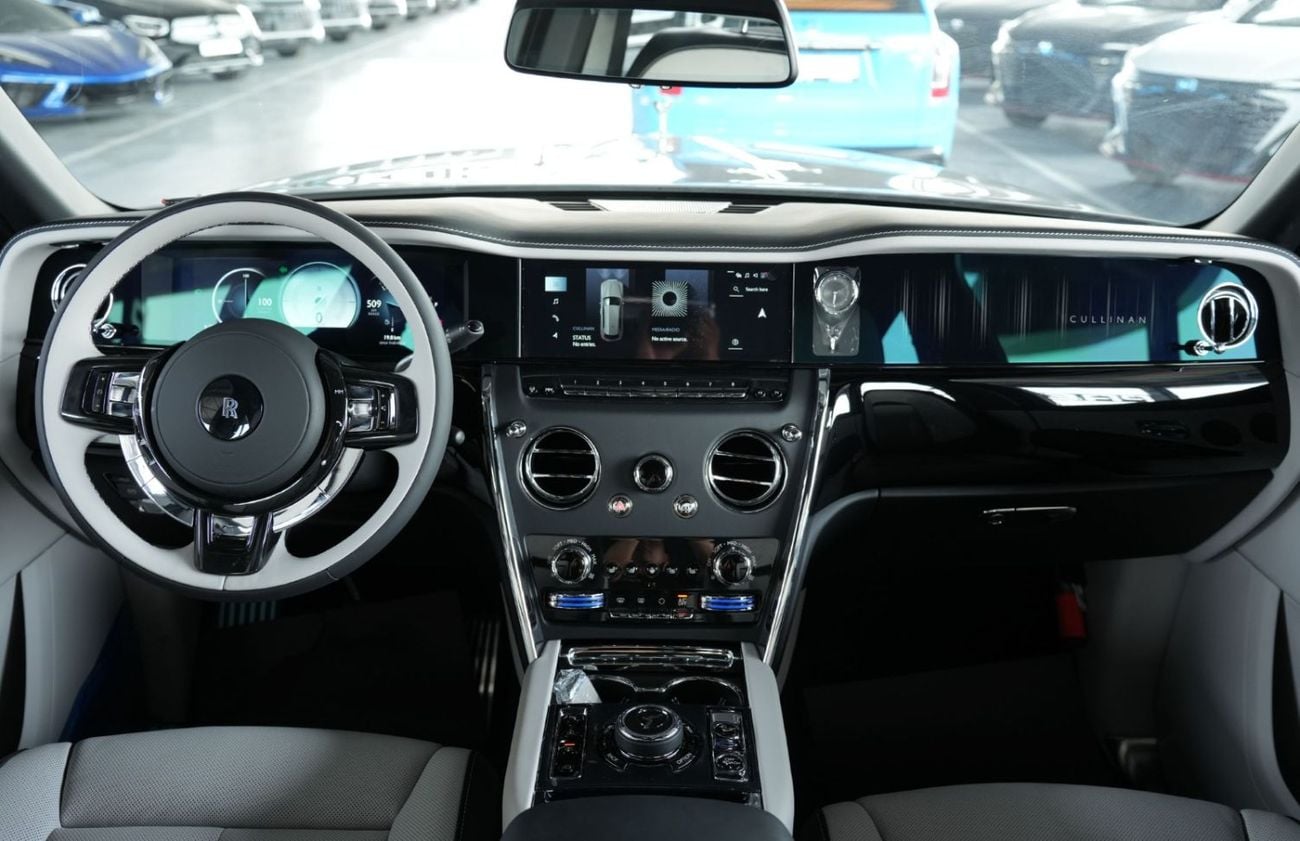 رولز رويس كولينان Silver Badge AWD V12