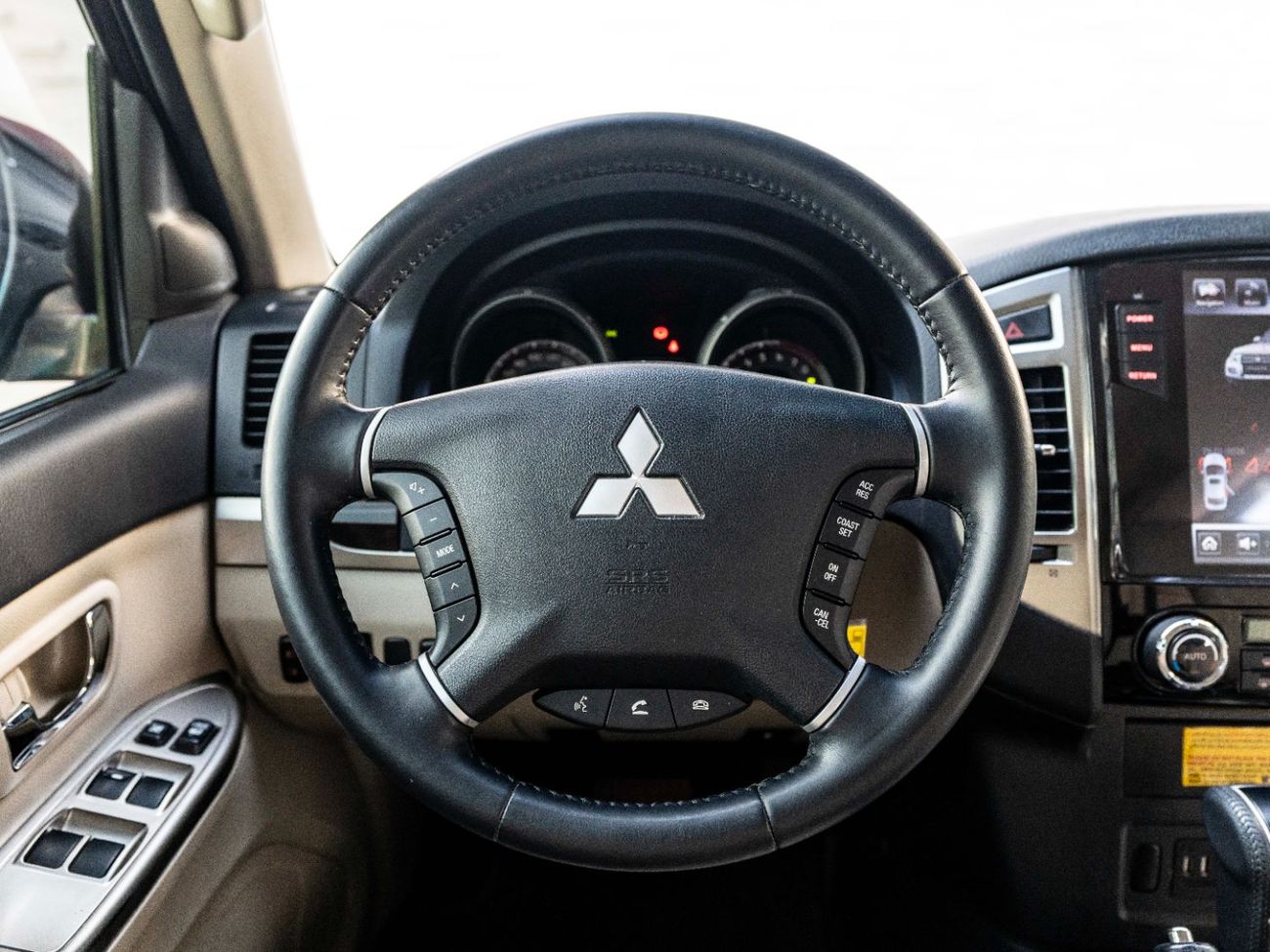 Mitsubishi Pajero GLS Base 3.5L (7 Seater)