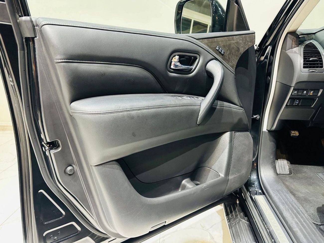 Infiniti QX80 LUXE SENSORY PROACTIVE LUXURY PROACTIVE