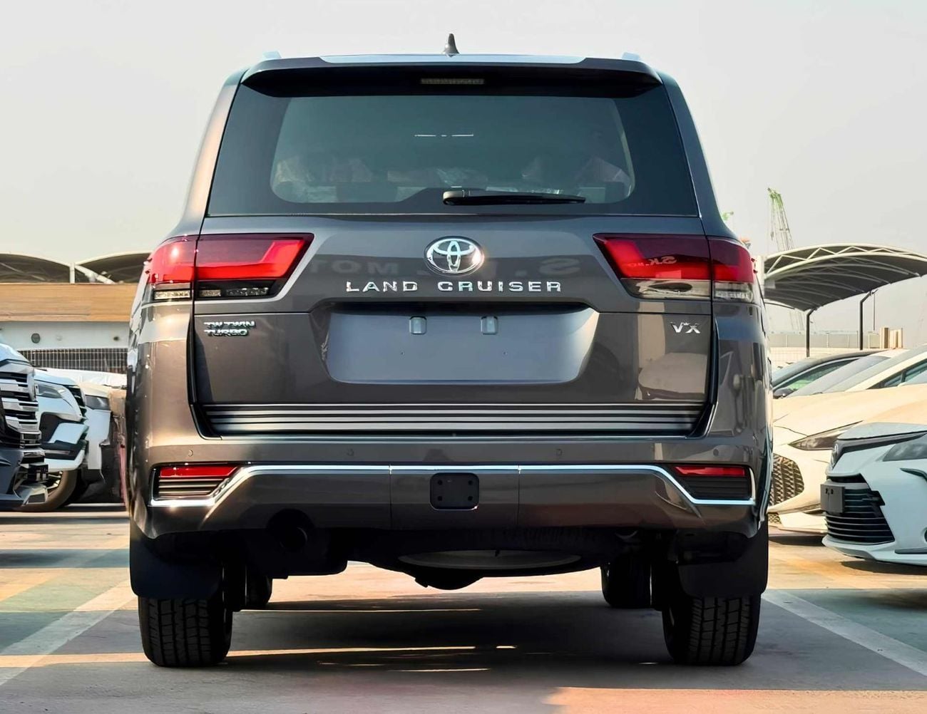 Toyota Land Cruiser VX 3.3L DIESEL TWIN TURBO | REAR ENTERTAINMENT SCREEN | BIG DVD | RADAR | JBL SPEAKERS (CODE # LCDVX