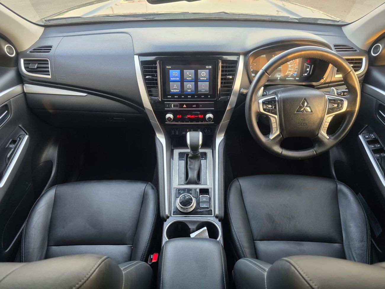 Mitsubishi Pajero 2022 MITSUBISHI PAJERO SUV RHD 2.4 L DIESEL AUTOMATIC (PM06834)