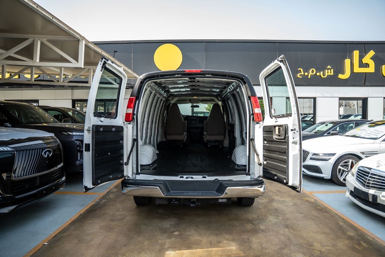 GMC Savana 3500 Cargo Extended Wheelbase 2023 GCC 6.6L V8 0Kms