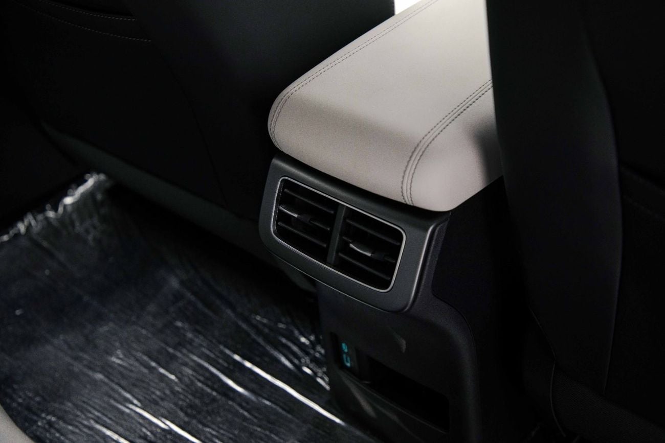 بي واي دي سيل 06 دي إم-آي ID Luxury 1.5L - White Inside Grey | Export Only