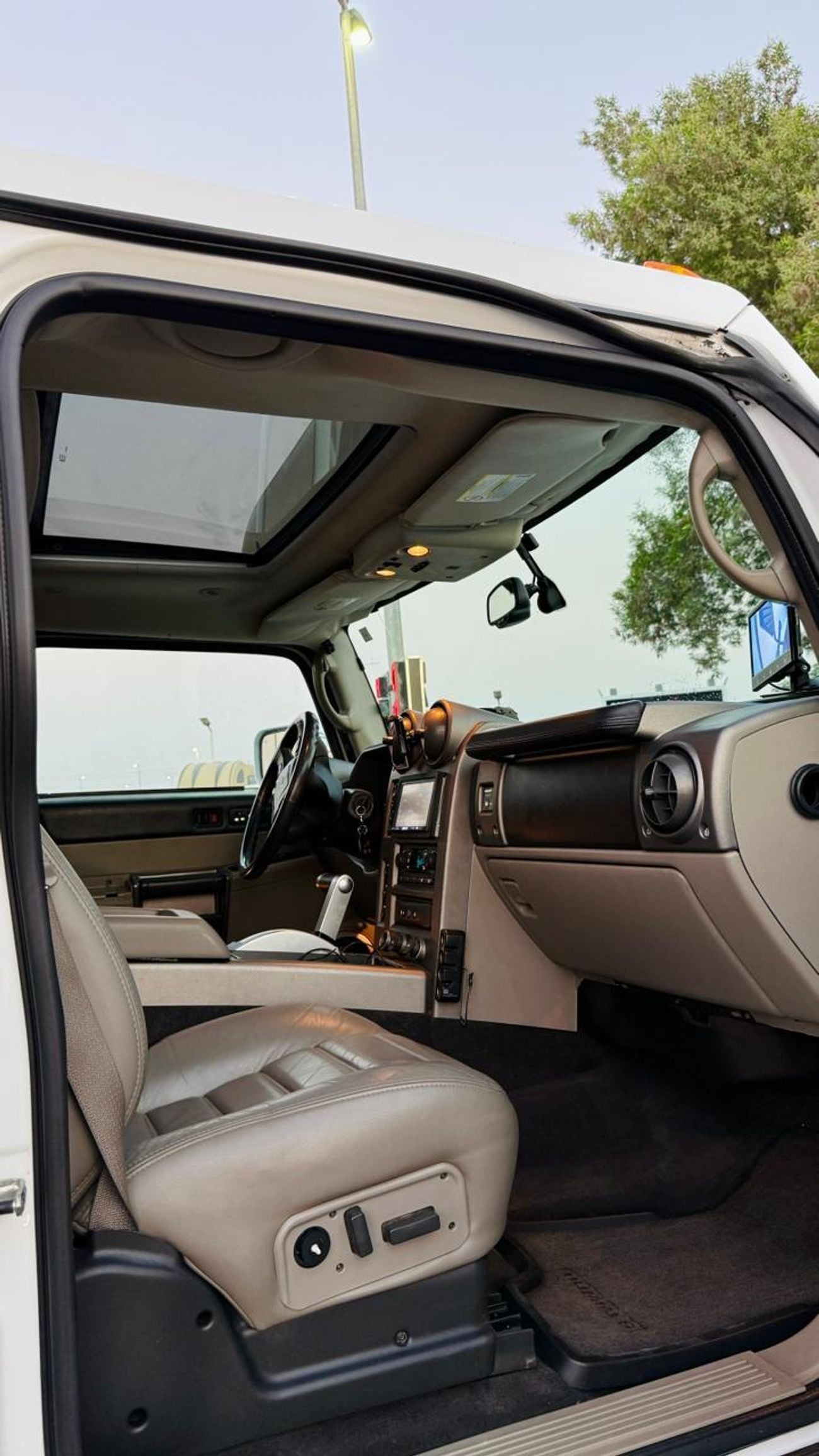 Hummer H2 SUNROOF | V8 ENGINE | AUTOMATIC TRANSMISSION | 6.0L PETROL | LHD | 2003