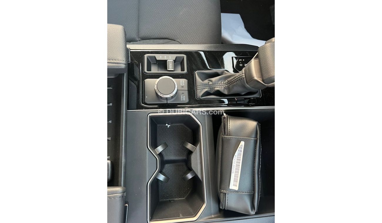 Toyota Tundra 3.5L SR5 CREW MAX