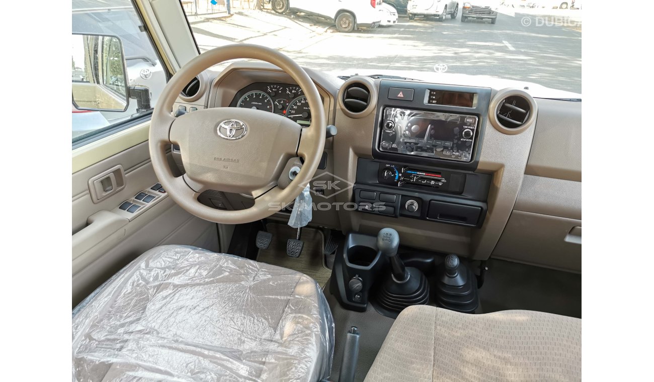 تويوتا لاند كروزر بيك آب 4.0L, 16" Tyre, Xenon Headlight, Fabric Seat, Manual Front A/C, Snorkel, SRS Airbags (CODE # LCDC08)