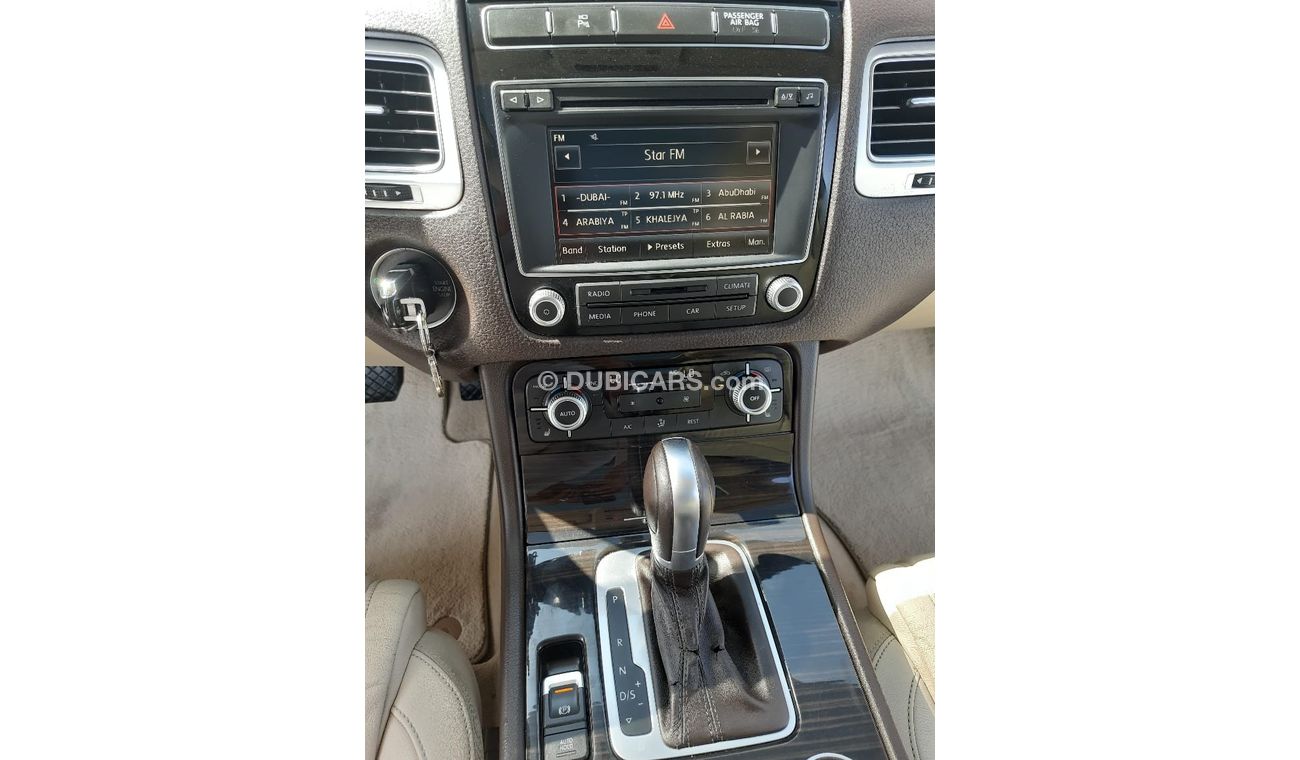 Volkswagen Touareg R-Line Volkswagen Touareg V6 2016 GCC specifications