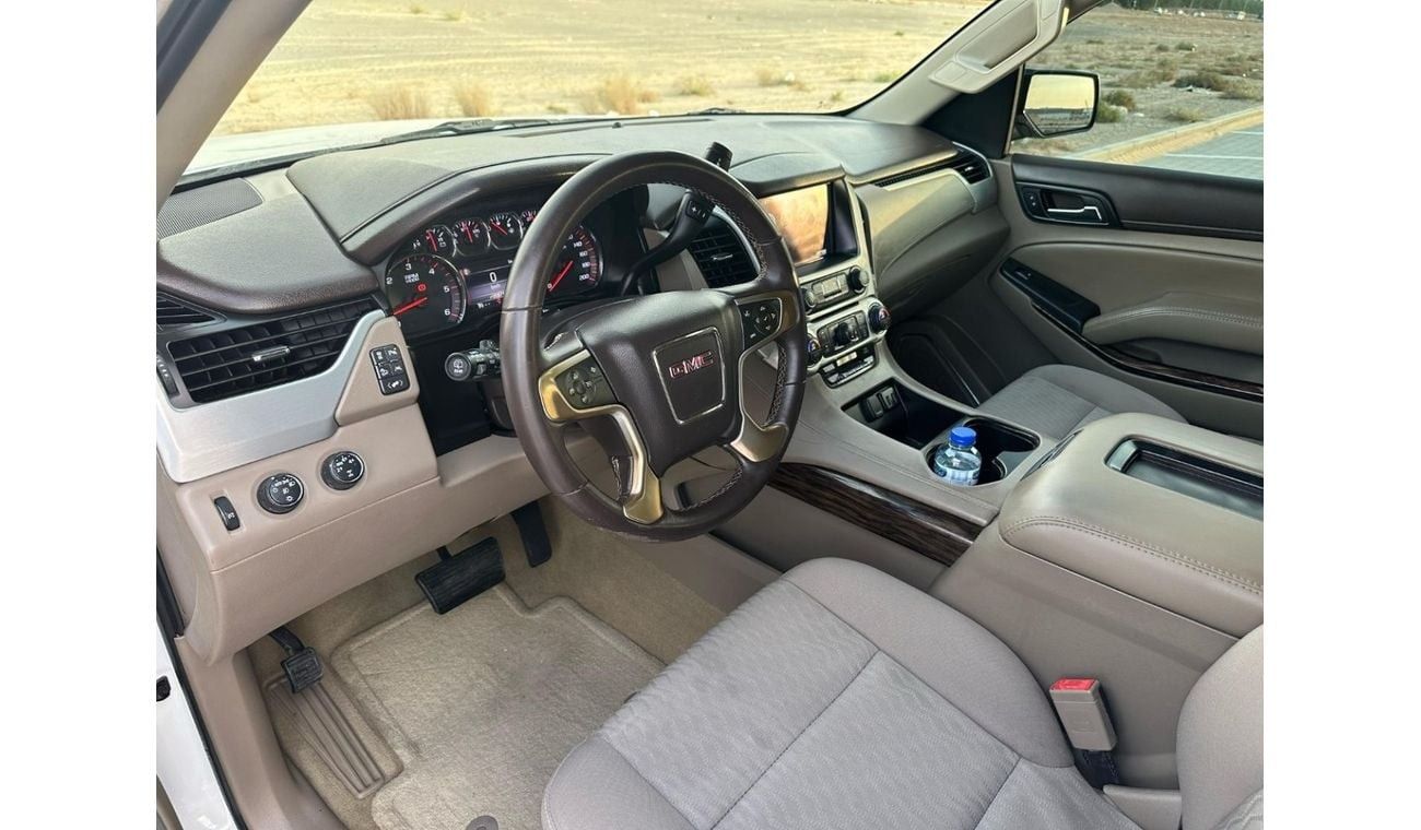 GMC Yukon SLE 5.3L 4WD (8 Seater) GMC YUKON 2017 GCC ORGINAL PAINT // ACCIDENT FREE // PERFECT CONDITION