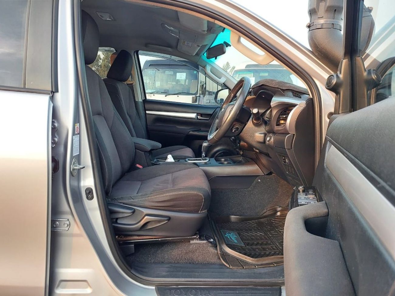 Toyota Hilux TOYOTA HILUX PICKUP RHD 2017 MODEL 2.8 L DIESEL AUTOMATIC(PM94124)