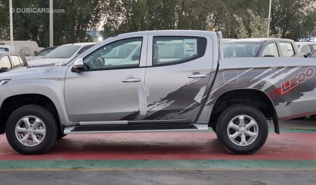 ميتسوبيشي L200 Mitsubishi L200 Pick Up D/Cab M/T 2.4L Diesel with Chrome Package