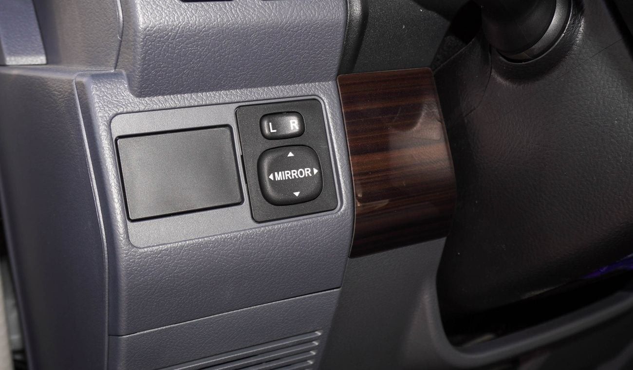 تويوتا لاند كروزر 70 LX 4.0L V6 M/T