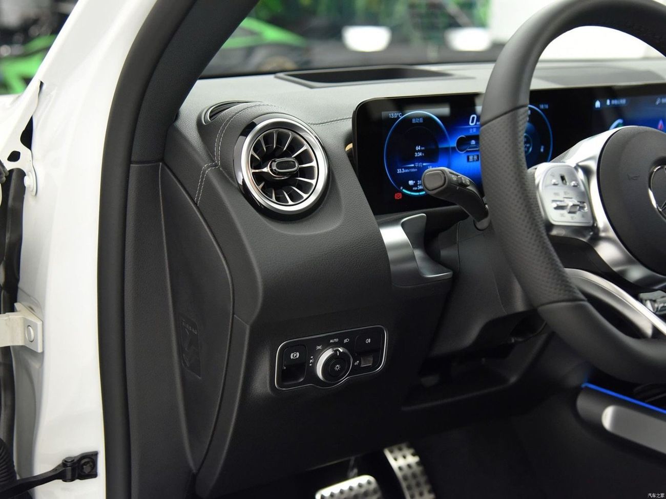 Mercedes-Benz EQB 350 2023 Mercedes-Benz EQB 350 4MATIC FULLY LOADED