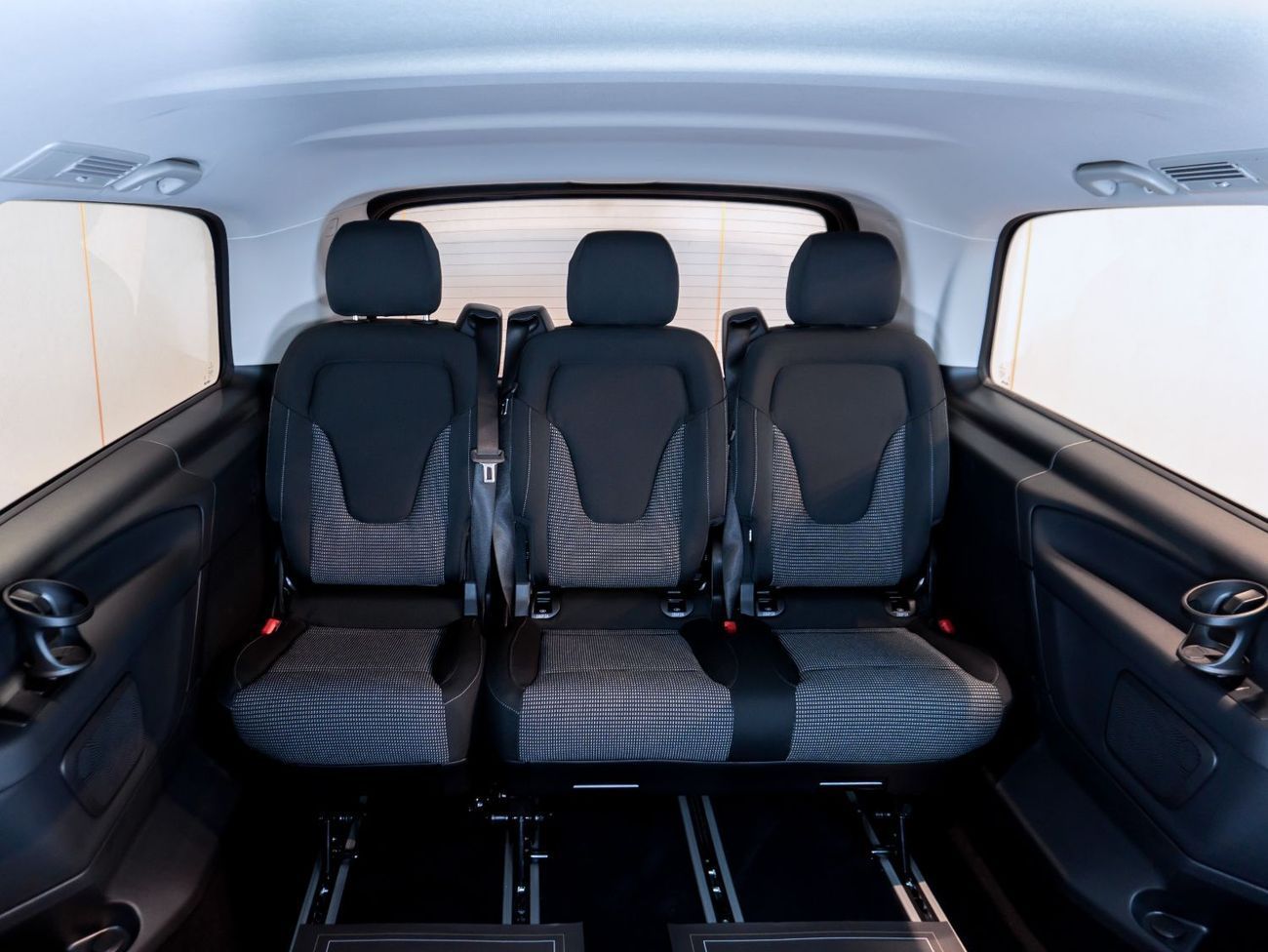 مرسيدس بنز V 300 4,556PM I Brand New I Mercedes-Benz V-Class V300 Style I 2025 I with 2 Years Dealer Warranty