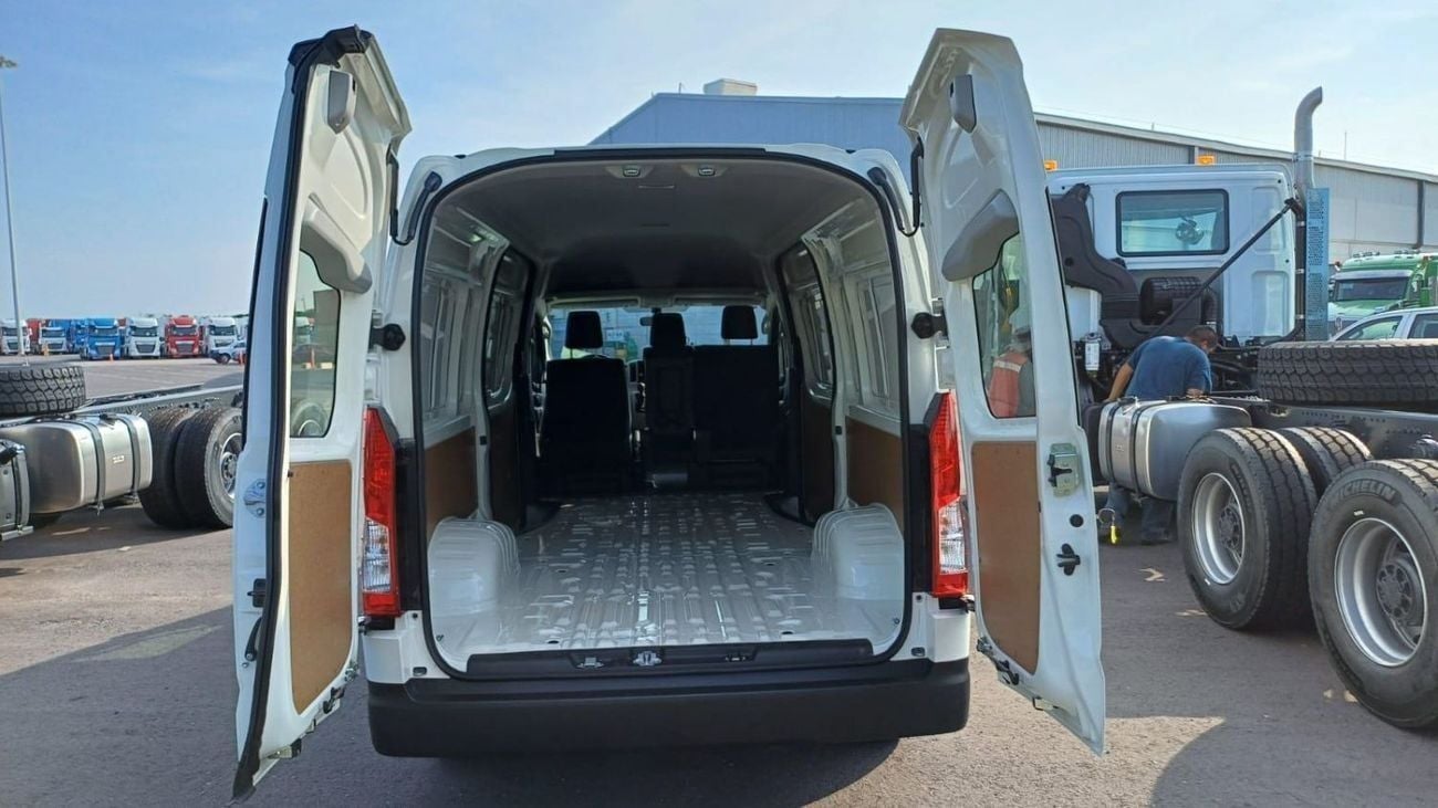Toyota Hiace DLS - STD ROOF Van High Roof 2.8L (174 HP) M/T