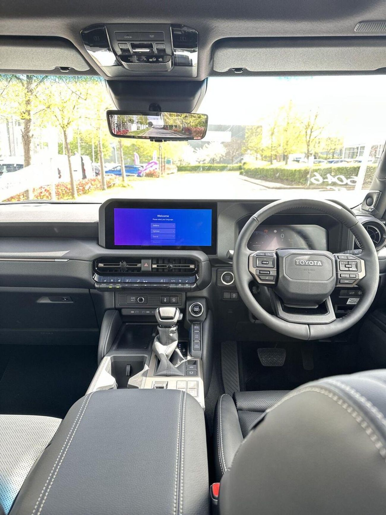 Toyota Land Cruiser 2.8D MHEV Invincible Auto 4WD Euro 6 (s/s) 5dr (LWB) (EXPORT ONLY) Right Hand Drive