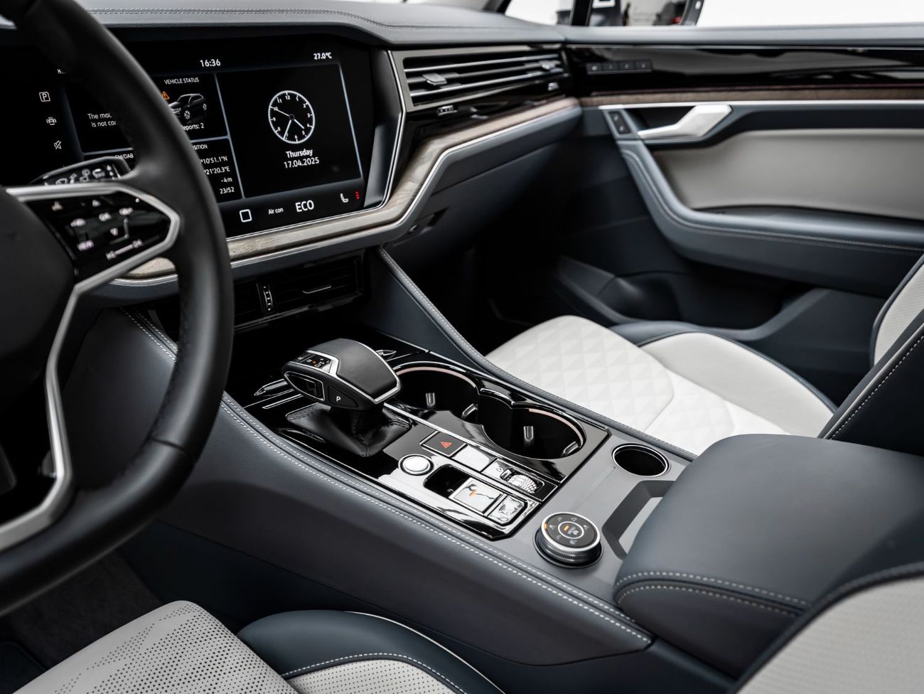 Volkswagen Touareg Comfortline 3.0L 2024 Volkswagen Touareg Comfortline, 2027 Volkswagen Warranty + Service Contract, L