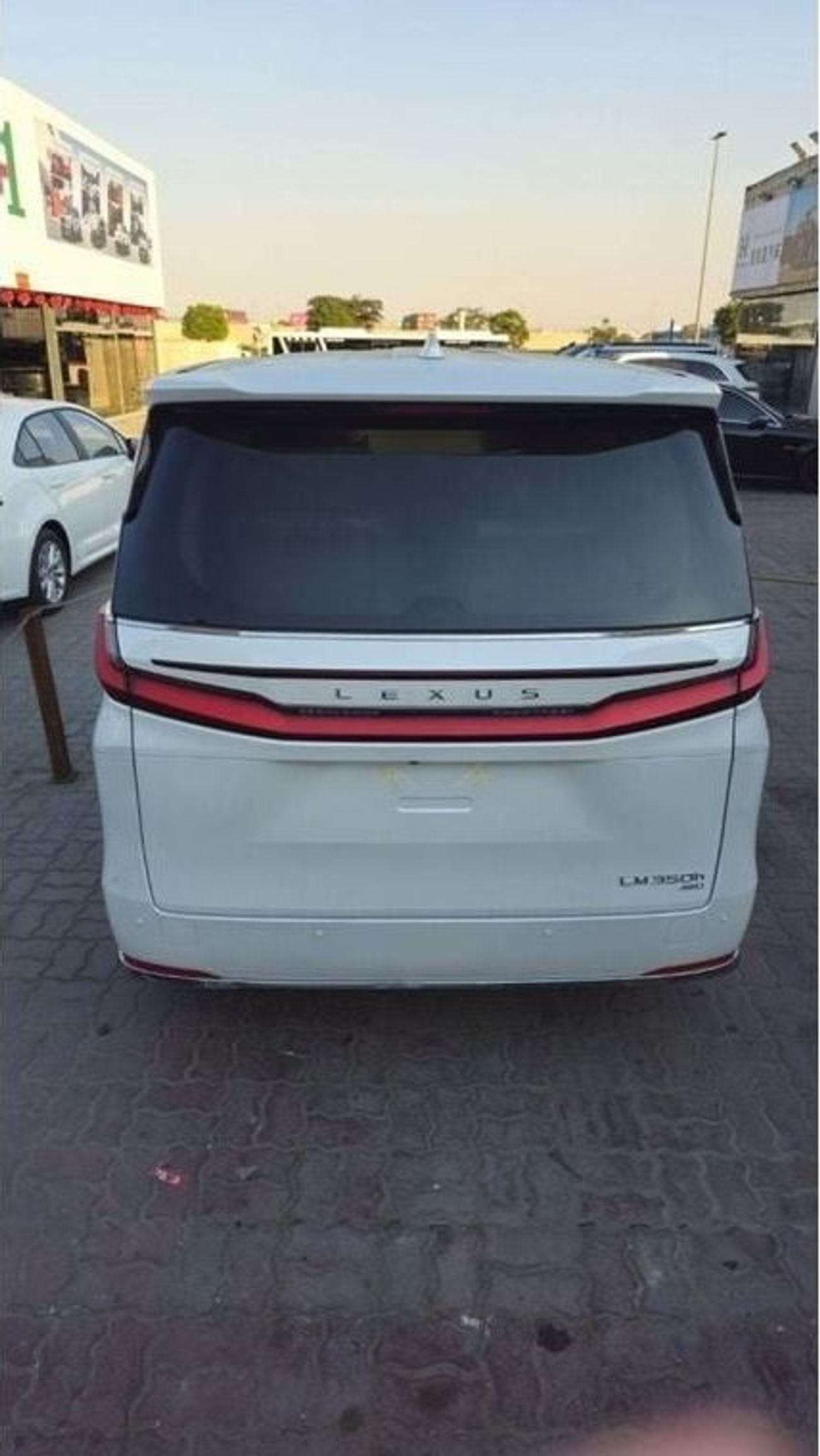 Lexus LM 350h Lexus LM 350h 2.5L