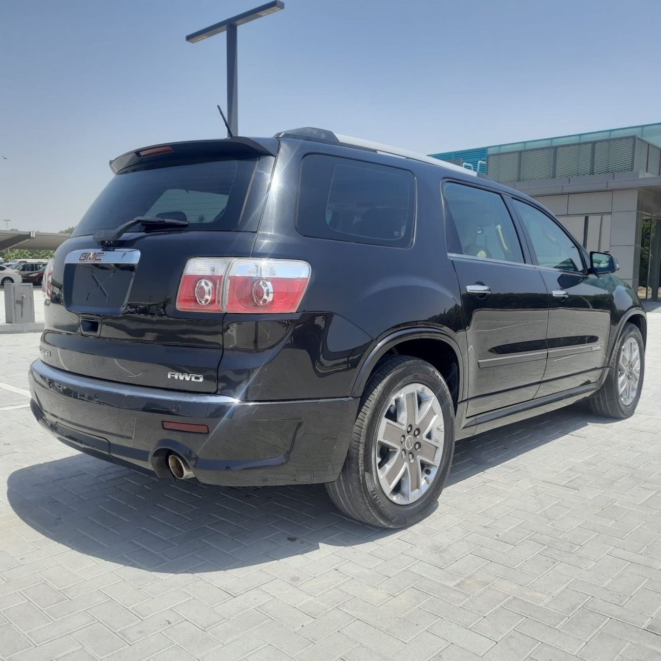 GMC Acadia SLE GMC Acadia Model 2012   GCC -- full opsions no 1 very very- VERY GOOD CONDITION