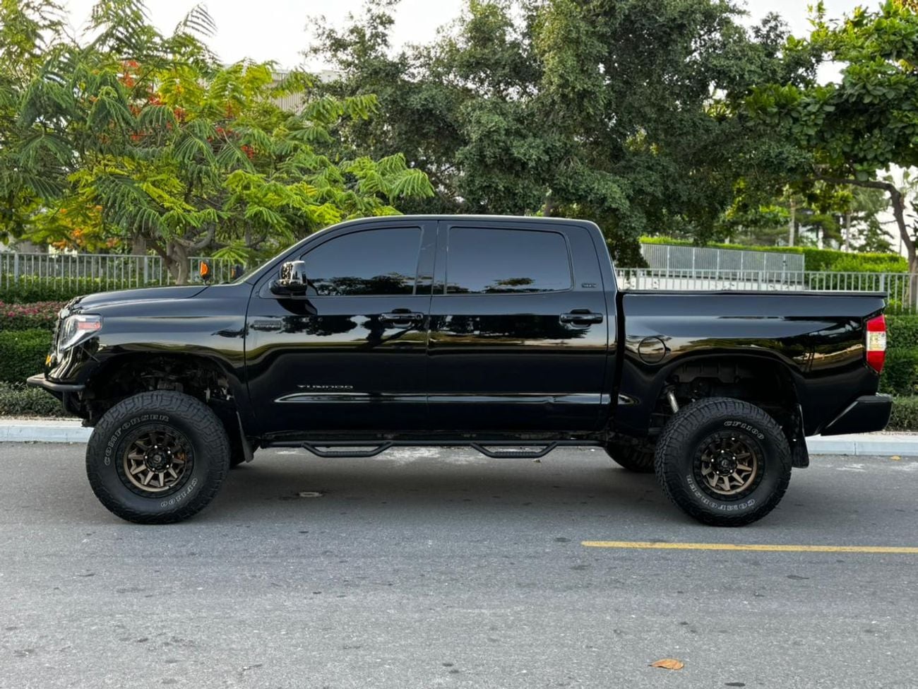 Toyota Tundra VTI CLOTH Std 5.7L