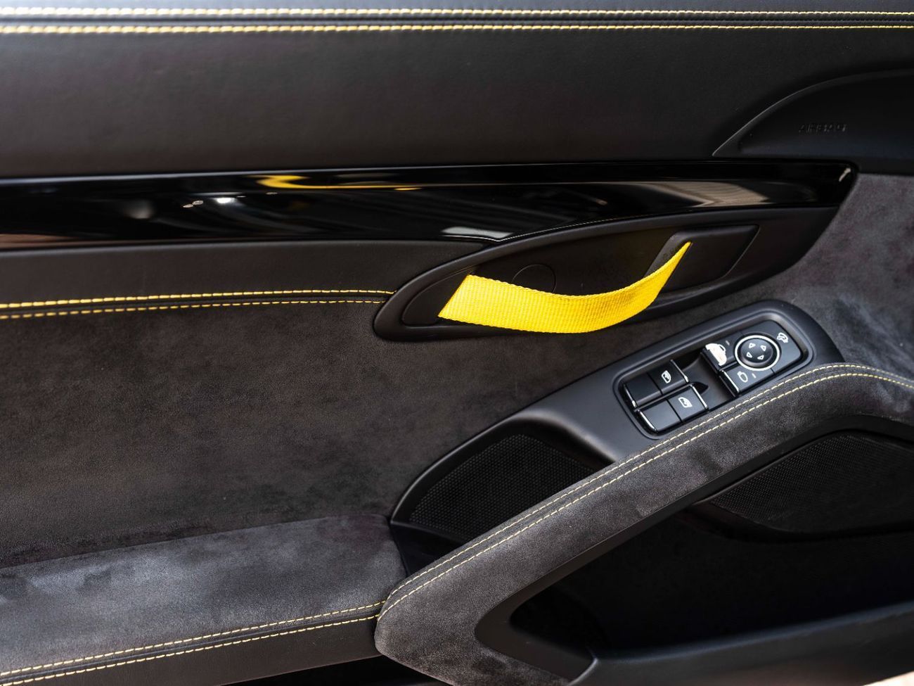 بورش كايمان 718 GT4 4.0L (420 HP) M/T
