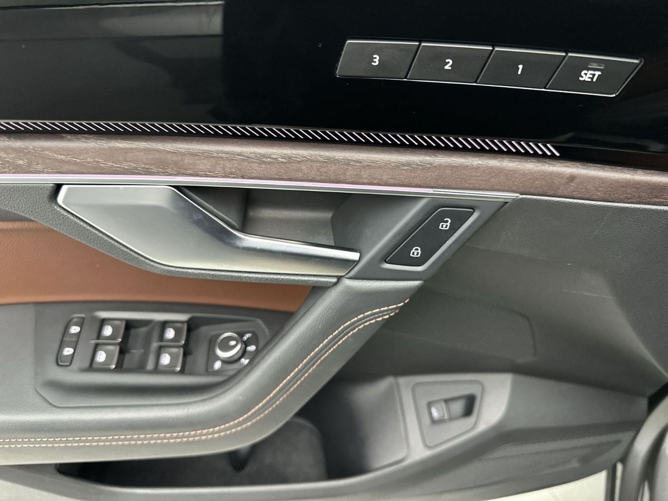 Volkswagen Touareg R-LINE VW Certified | The Ultimate Flagship SUV | Well Maintained