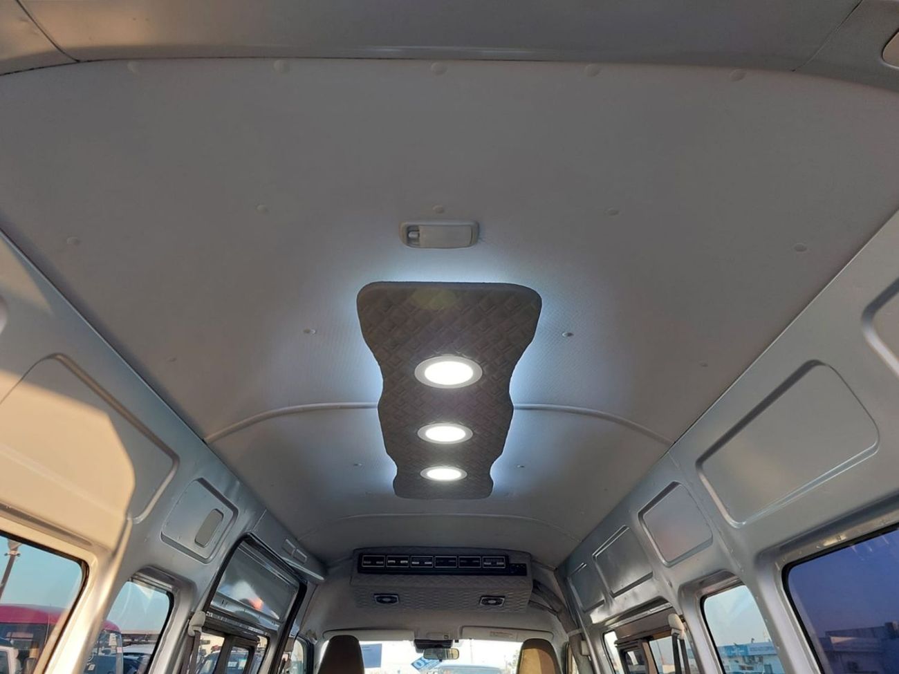 Toyota Hiace TOYOTA HIACE VAN RHD 2023 MODEL 2.8 L DIESEL AUTOMATIC(PM003751)