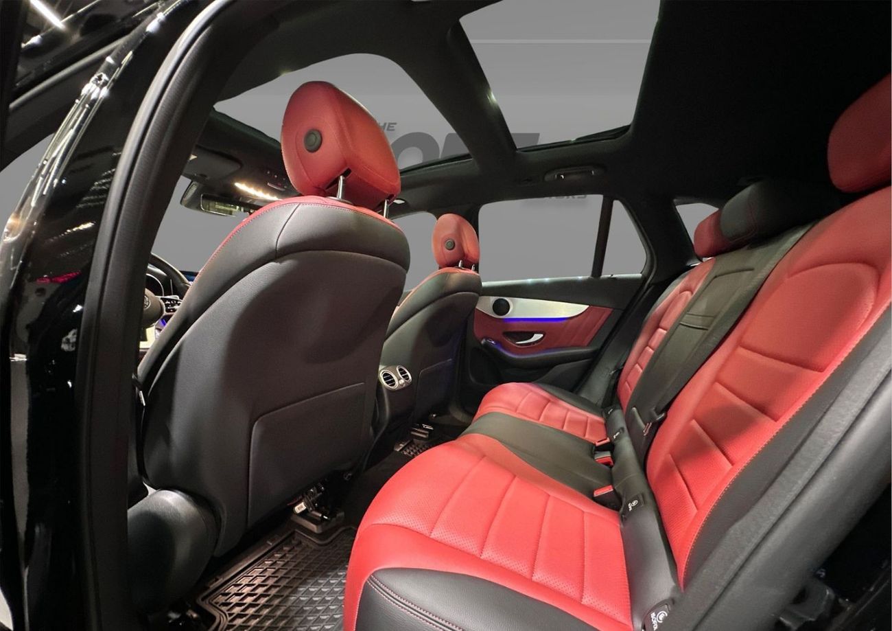 مرسيدس بنز GLC 300 4MATIC 2.0L