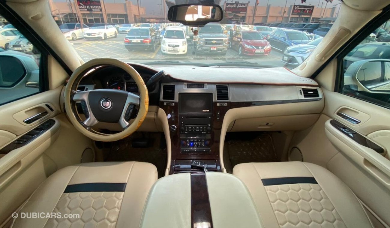 Cadillac Escalade GCC, Full options