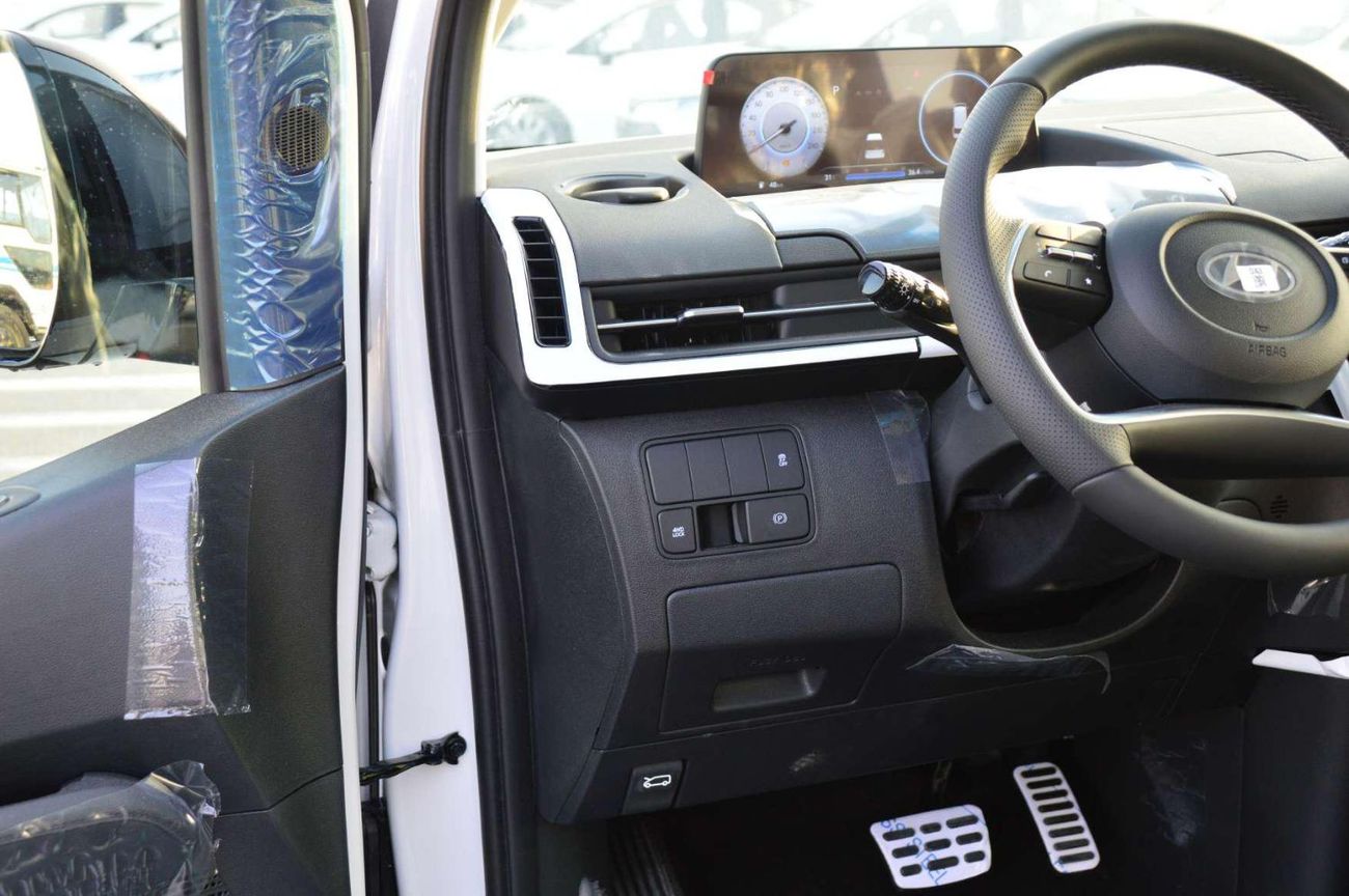 Hyundai Staria HYUNDAI STARIA 2.2L DIESEL LUXURY 2025