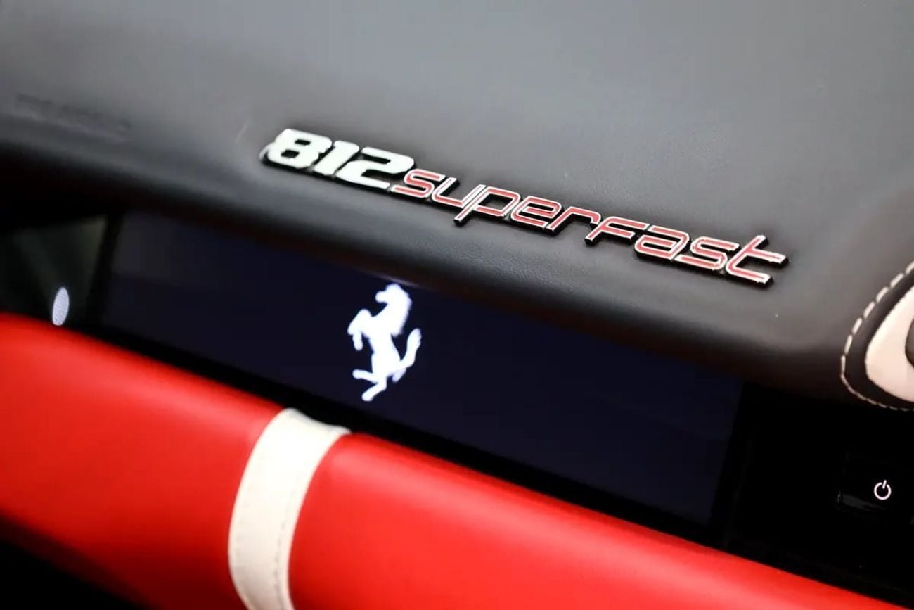 Ferrari 812 Superfast Passenger Display, Carbon Fiber Exterior/Interior, GCC Specs!!