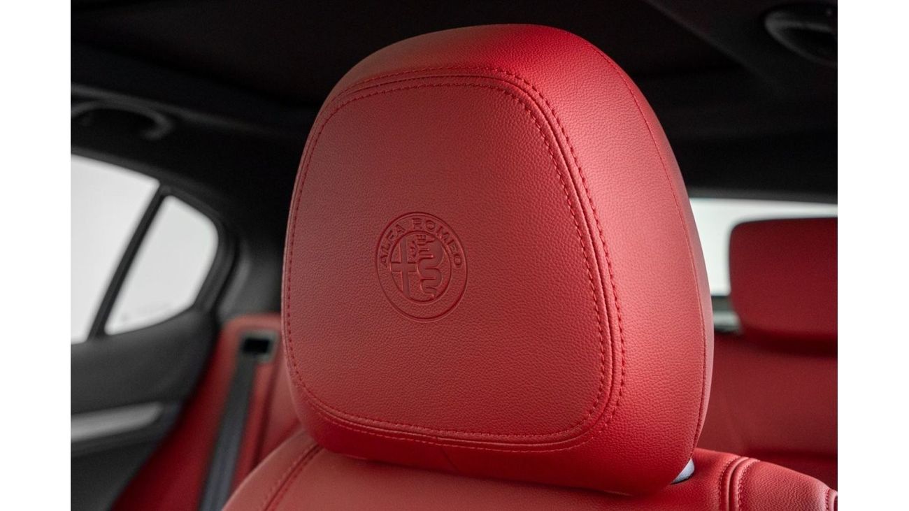 ألفا روميو ستيلفيو Veloce / Delivery Milage / 7 Year Alfa Romeo Warranty & 5 Year Service