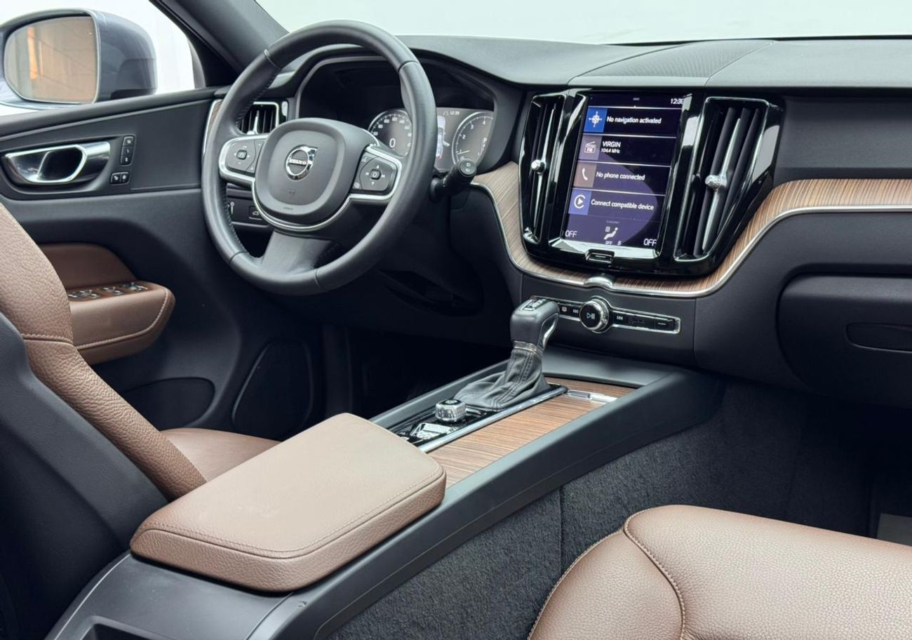 فولفو XC 60 T5 Momentum 2.0L AWD 2021 Volvo XC90 T5 Momentum, Full Service History, 1 Year Warranty, GCC