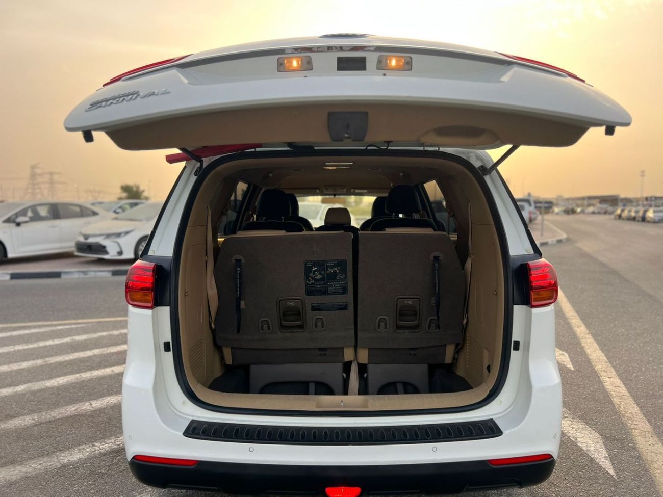 Kia Carnival 2020 Kia Carnival Gcc - No Accident - 7Seater Rear sensor