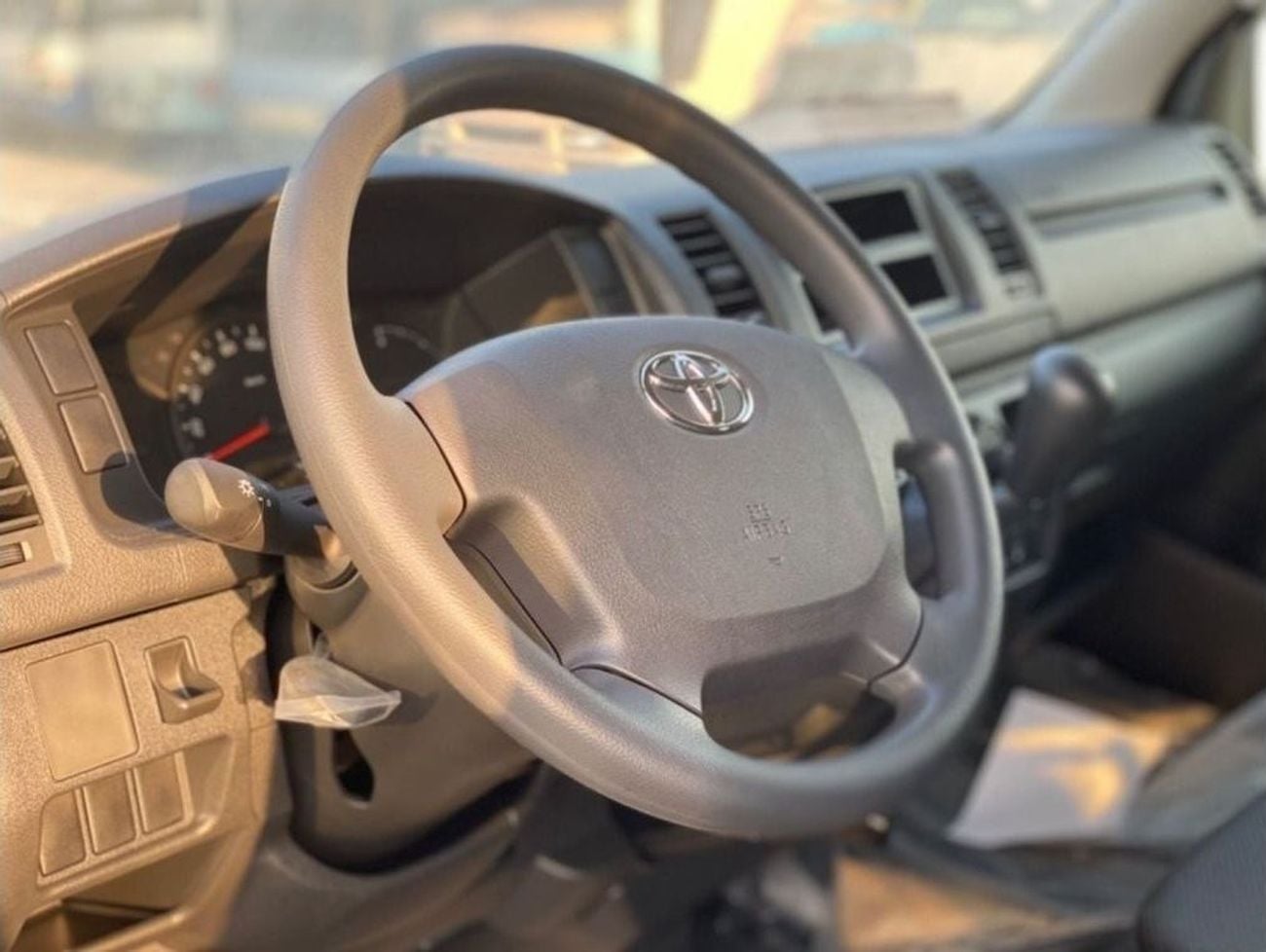 تويوتا هاياس 2.5 Manual STD ROOF 2.5 Standard / Model 2025 / Brand new